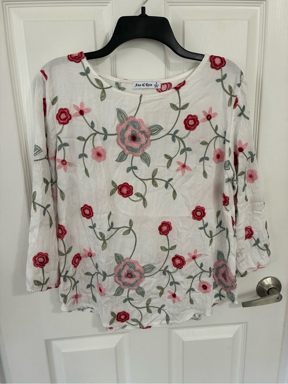 Ana & Rose White Floral Embroidered Blouse Size S
